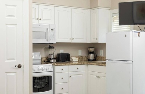 Lackey Complejo | Elegant 1BR Stay Featuring Outdoor Dining Area + Peaceful Surroundings | 2 Units