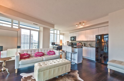 Bathurst Quay Apartamento | Elegante condominio de 2 habitaciones en el centro de Toronto