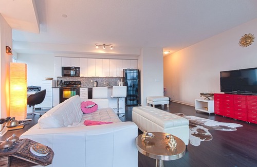 Bathurst Quay Apartamento | Elegante condominio de 2 habitaciones en el centro de Toronto