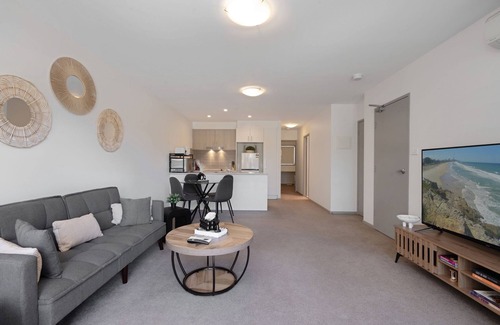 Franklin Apartamento | Elegant 2-Bed Apartment with Balcony