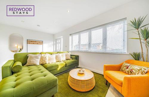 Alton Apartamento | Elegant 2 Bed Apartment, Premium Furniture & Amenities, FREE WiFi & Parking, Perfect for Families, Contractors & Corporate Companies By REDWOOD STAYS