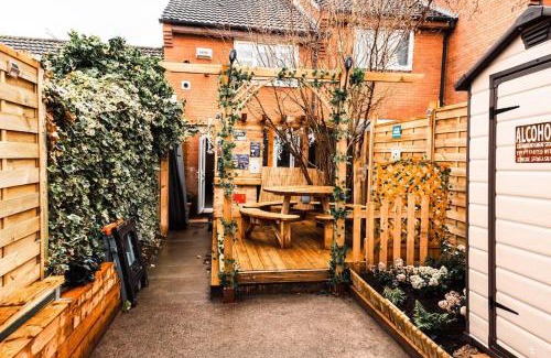 Liverpool Casa | Elegant 2 bed with hot tub and a host of amenities