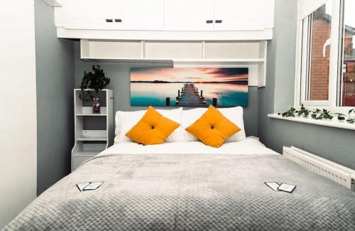 Liverpool Casa | Elegant 2 bed with hot tub and a host of amenities