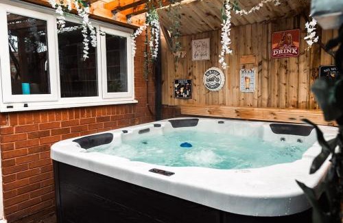 Liverpool Casa | Elegant 2 bed with hot tub and a host of amenities