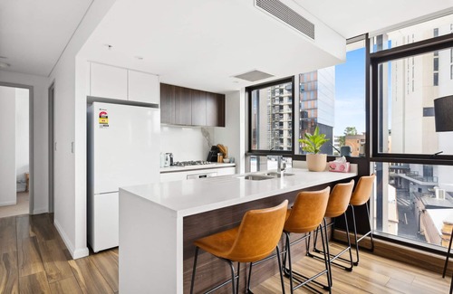Parramatta Apartamento | Elegant 2-Bed with Pool, Gym & Sauna