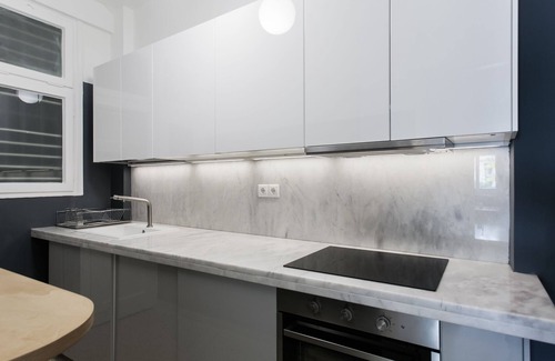 Omonia Apartamento | Elegant 2 Bedroom 2 Bathroom Apartment in Athens Vibrant Centre! VL5
