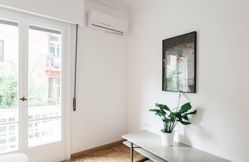 Omonia Apartamento | Elegant 2 Bedroom 2 Bathroom Apartment in Athens Vibrant Centre! VL5