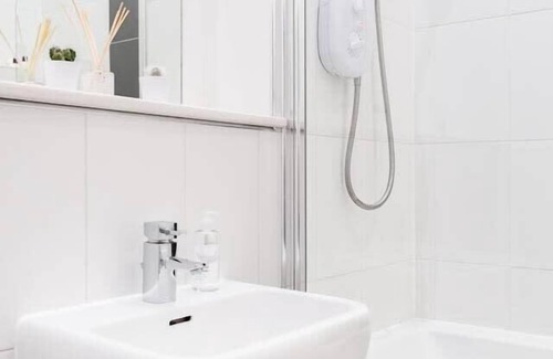 North West Apartamento | Elegant 2 Bedroom Apartment in West End