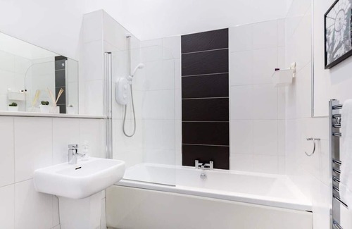 North West Apartamento | Elegant 2 Bedroom Apartment in West End