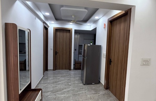 New Delhi Apartamento | Elegant 2 BHK fully furnished Flat