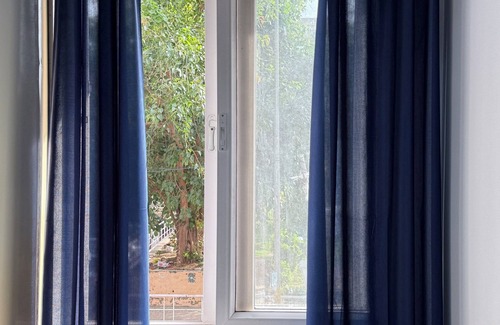 New Delhi Apartamento | Elegant 2 BHK fully furnished Flat