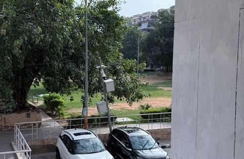 New Delhi Apartamento | Elegant 2 BHK fully furnished Flat