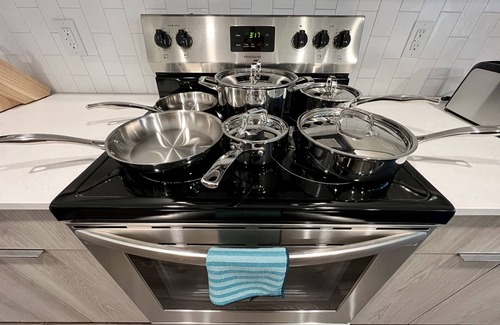 Deerwood Apartamento | Elegant 2 King Beds Southside with Pool and Gym Near Mayo Clinic UNF and Beaches