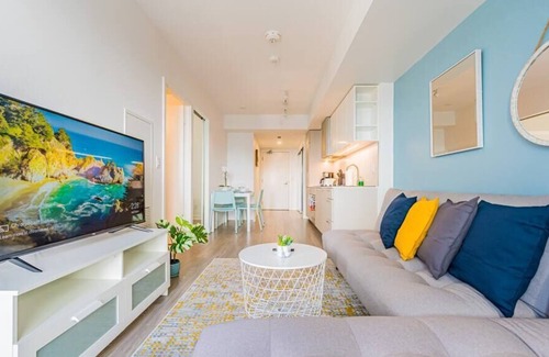 King West Village Condominio | Elegant 2BD Condo with Balcony, Lake & City View
