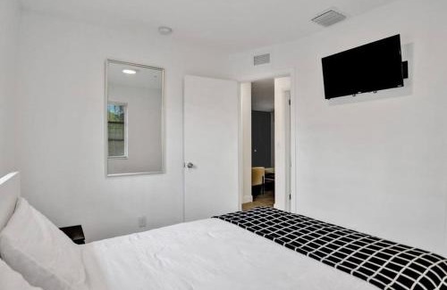 Progressive Northwest Apartamento | Elegant 2Bd Home, West Palm Beach, Steps to Beach