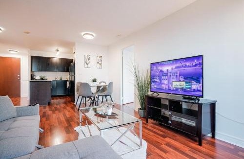 Downtown Mississauga Apartamento | Elegant 2BR 2BA Condo Heart of Mississauga SQ1