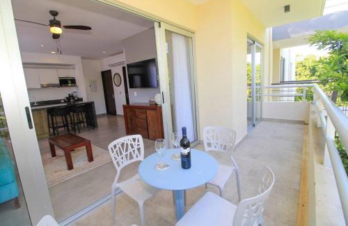 Akumal Apartamento | Elegant 2BR Home in Sirenis with Pool BBQ Pkng close to the Beach