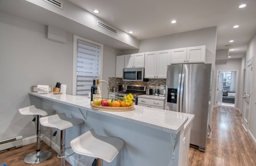 West Bronx Apartamento | Elegant 2BR Modern Oasis Brand-New Build, Luxe Touches & Lightning-Fast WiFi, AC