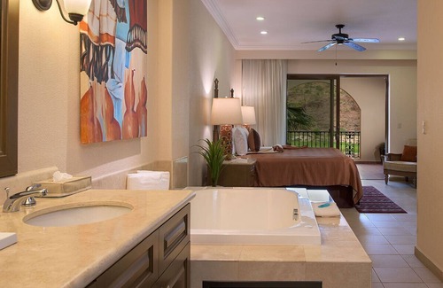 Loreto Complejo | Elegant 2BR Penthouse in Loreto with Ocean Views & Golf Access