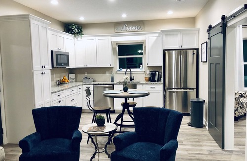 Lake City Casa | Elegante cabaña privada de 2 dormitorios 2 min de la I-75 / US90