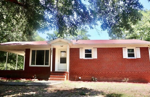 Clemmons Casa | Elegant 2BR Retreat Spa Showers Chef Kitchen Near Hospitals & Parks