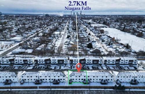 Niagara Falls Apartamento | Elegant 2BR Suite with Parking, Only 7 Mins to Niagara Falls and Sleeps 4 Guests