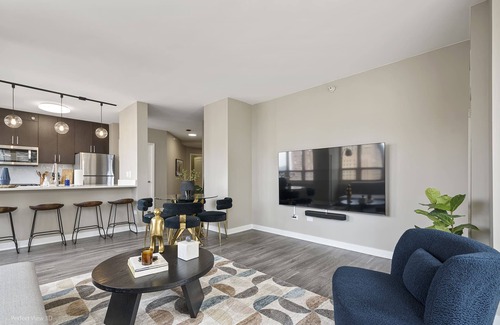 Rush and Division Apartamento | Elegant 2BR with Resort Amenities & City Views