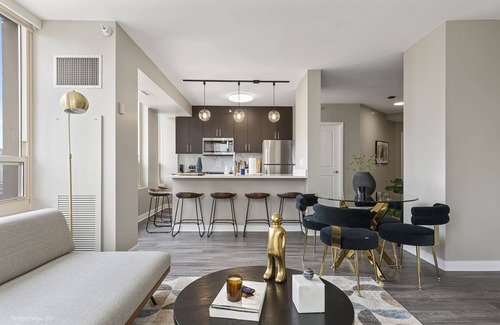 Rush and Division Apartamento | Elegant 2BR with Resort Amenities & City Views