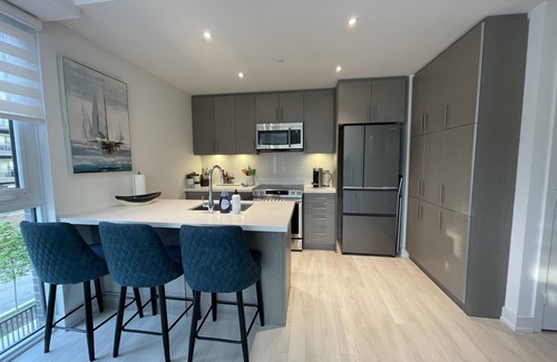 Innisfil Condominio | Elegant 2brdm/2bath Condo at Friday Harbour w/balcony!