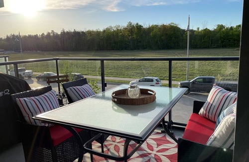 Innisfil Condominio | Elegant 2brdm/2bath Condo at Friday Harbour w/balcony!