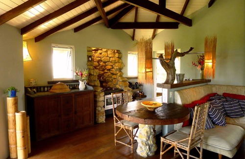 Marau Casa | Elegant 2nd floor house ocean front, secluded beach and fresh water lake