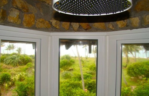 Marau Casa | Elegant 2nd floor house ocean front, secluded beach and fresh water lake