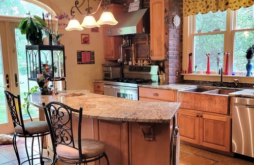 Washington Casa | Elegant 3 bdr/3 bath home in the village of Little Washington! Gourmet kitchen!