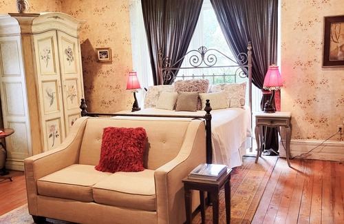 Washington Casa | Elegant 3 bdr/3 bath home in the village of Little Washington! Gourmet kitchen!