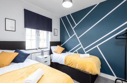 Ashford Casa | Elegant 3 Bed House For 5- City Central - Free Parking