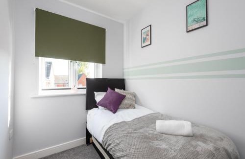 Ashford Casa | Elegant 3 Bed House For 5- City Central - Free Parking