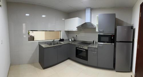 Qurm Apartamento | Elegant 3-Bed room Sea-View