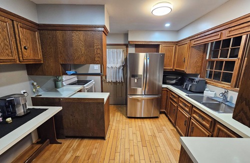 Lower Sackville Casa | Elegant 3-Bedroom Haven, Private Bath + Deck & BBQ. Shared Kitchen.