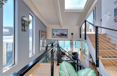 Marin City Alquiler De Eote | Elegant 3-bedroom 3 Bath Floating Home in deep water with amazing bay views!