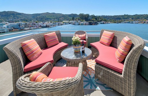 Marin City Alquiler De Eote | Elegant 3-bedroom 3 Bath Floating Home in deep water with amazing bay views!