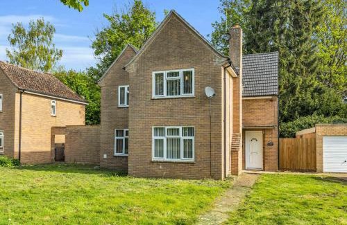 Brampton Casa | Elegant 3 Bedroom Detached House By Your Lettings Short Lets & Serviced Accommodation Peterborough With Free WiFi & Parking