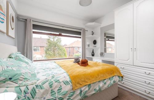Droylsden Apartamento | Elegant 3-Bedroom Manchester Retreat Free Parking KeenzChillz
