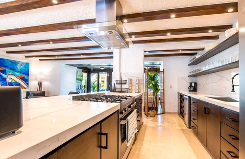 Casa de Campo Villa | UBICACIÓN UBICACIÓN! Pasos para restaurantes y bares / minutos de la playa!
