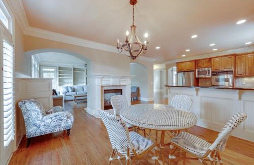 Sandy Springs Casa | Elegant 3BR Atlanta Home with Jacuzzi!