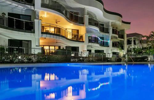 Cairns North Apartamento | Elegant 3BR Cairns Esplanade Apartment with Pool