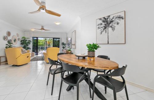 Cairns North Apartamento | Elegant 3BR Cairns Esplanade Apartment with Pool