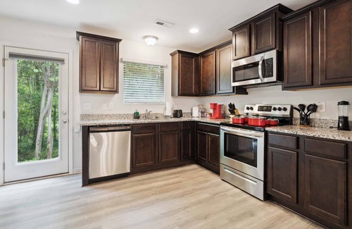 Southwest Raleigh Casa | Elegant 3BR Retreat King Bed Near Cary & NC State