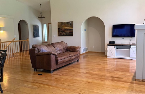 Rathdrum Casa | Elegant 4-bedroom Golf Course Retreat with Private Beach Access