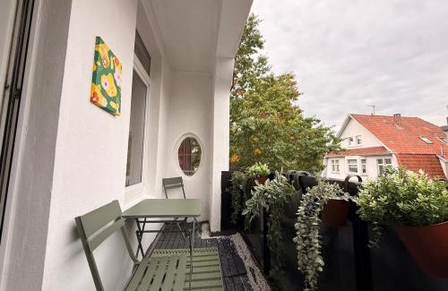 Burgeresch Apartamento | Elegant 4BR Apartment near Citycenter with Balcony