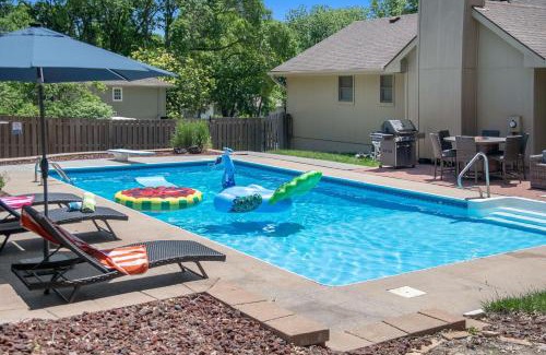 West Omaha Casa | Elegant 4BR Getaway Your Dream Luxury Retreat